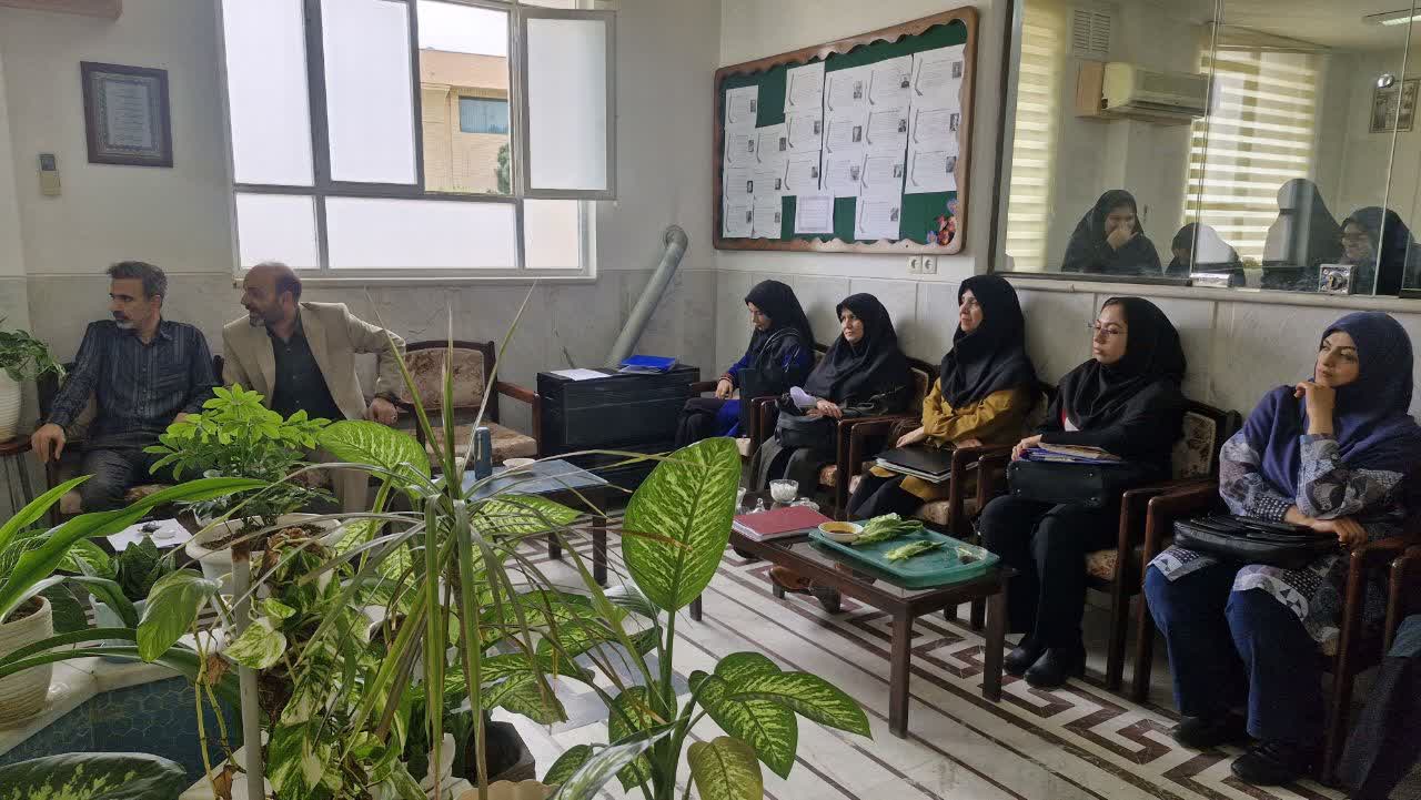 نشست صمیمی جناب مشکینی و مهندس عباسی پای درد و دل همکاران